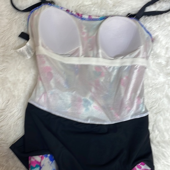 NWOT Maxine of Hollywood One Piece Floral and Black Swimsuit - Picture 8 of 11